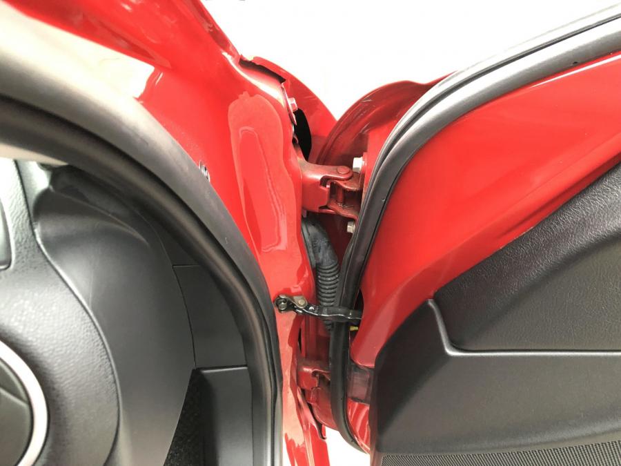 Детали интерьера Mazda RX-8 2005 года  (фото 157 из 197)